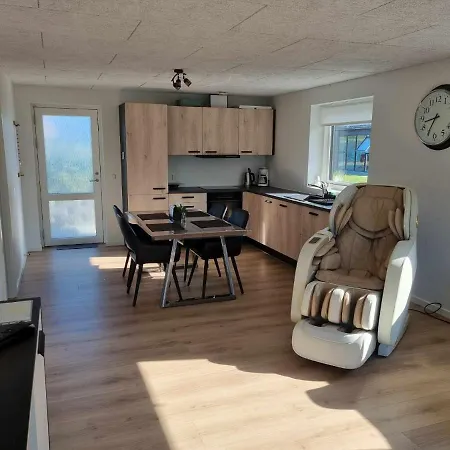 New Apartment, Only 4 Km From The Highway 아파트 호르센스
